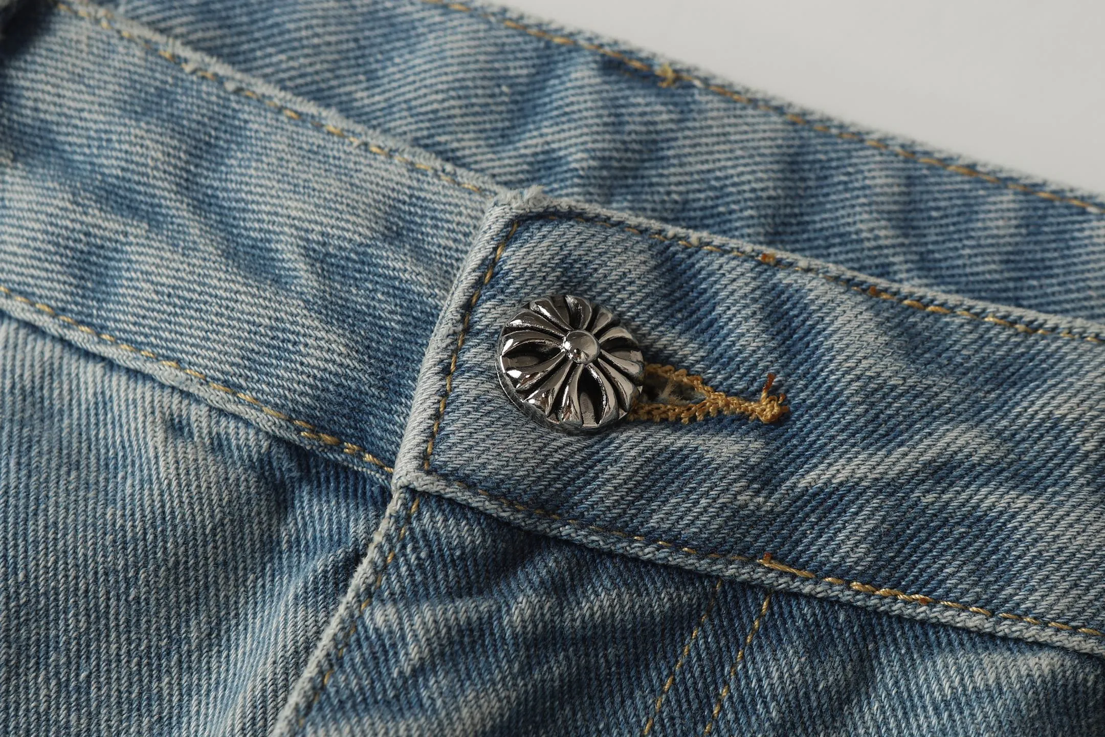 P300 cross-border quantity model, please do not place an order if you are pursuing quality - Chrome Hearts/Chrome Heart Cross✝️Applied leather embroidered washed jeans trousers casual pants flared pants -High weight, high density and high quality. The wool is soft, delicate and skin-friendly. It feels soft and silky. It has excellent warmth and skin-friendly properties. -Size: 28 30 32 34 36